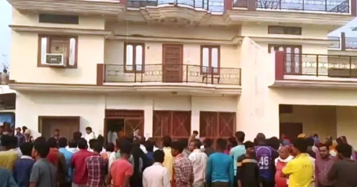 “उत्तर प्रदेश: मां को गोली मारी, पत्नी की जान हथौड़े से ली, 3 बच्चों को छत से फेंका; 5 कत्ल के बाद सनकी युवक ने की खुदकुशी!”
