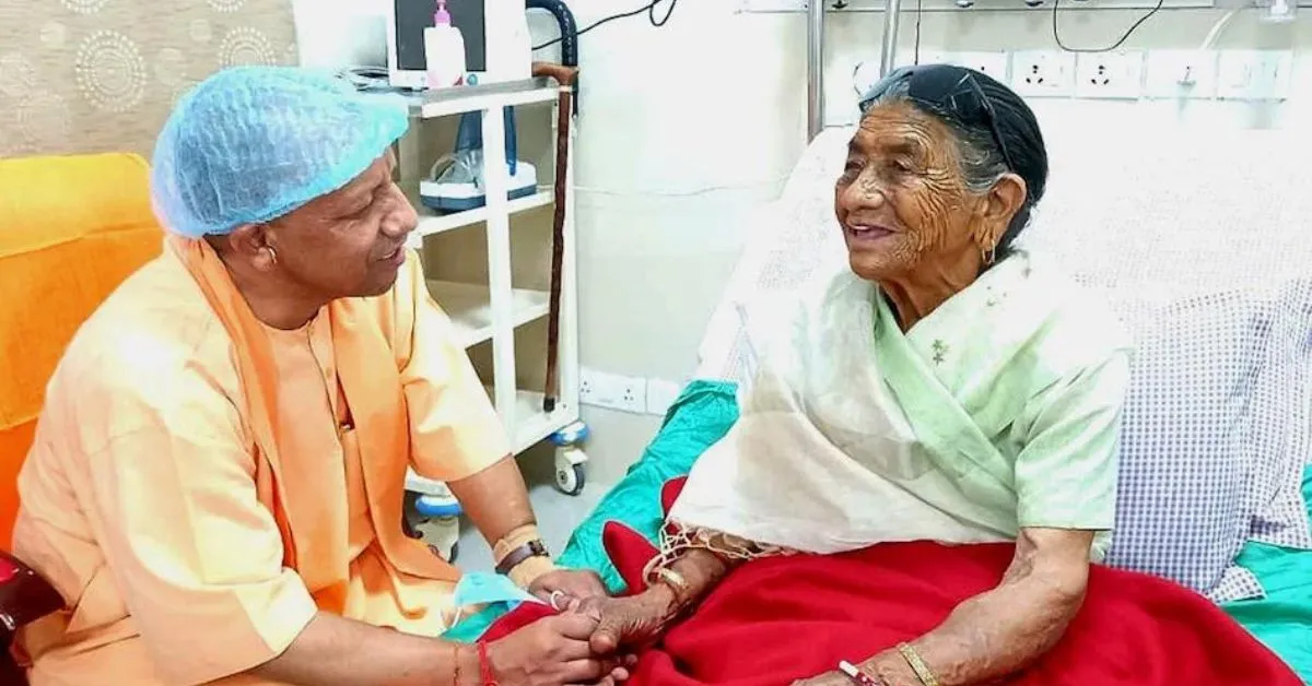 उत्तराखंड दौरे पर सीएम योगी आदित्यनाथ: मां से मिले और रुद्रप्रयाग हादसे के घायलों का हाल जाना