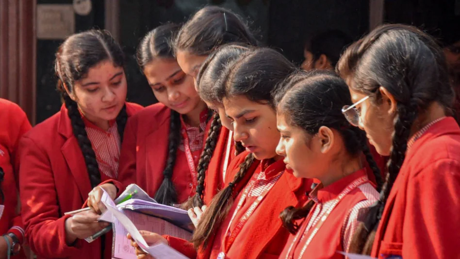 CBSE ने 10वीं और 12वीं बोर्ड परीक्षा की तारीखों का किया ऐलान, जानें पूरी जानकारी