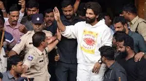 जेल से रिहा हुए अल्लू अर्जुन: पुष्पा-2 प्रीमियर के दौरान महिला की मौत का मामला, जानें पूरी कहानी