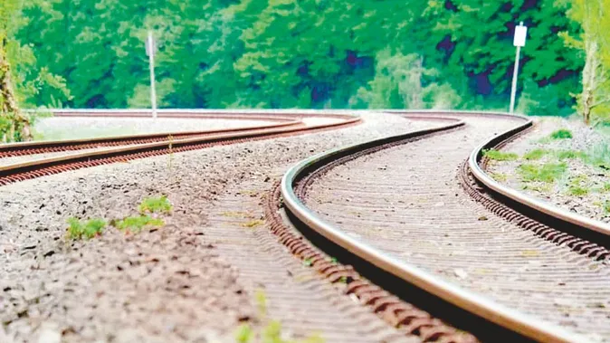 सोनीपत में दर्दनाक हादसा: मानसिक दिव्यांग बेटे को बचाने दौड़े पिता, ट्रेन की चपेट में आकर दोनों की मौत